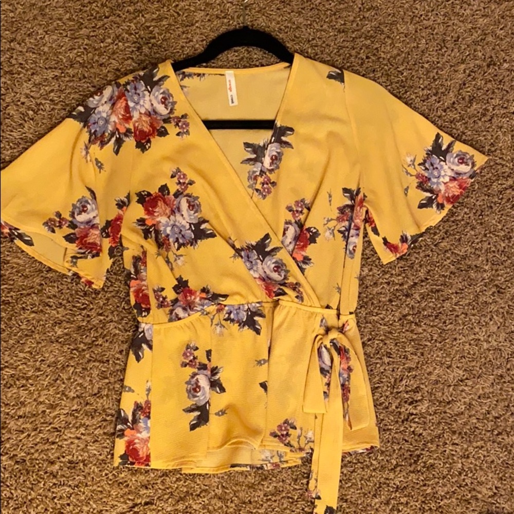 Flowered yellow cross blouse